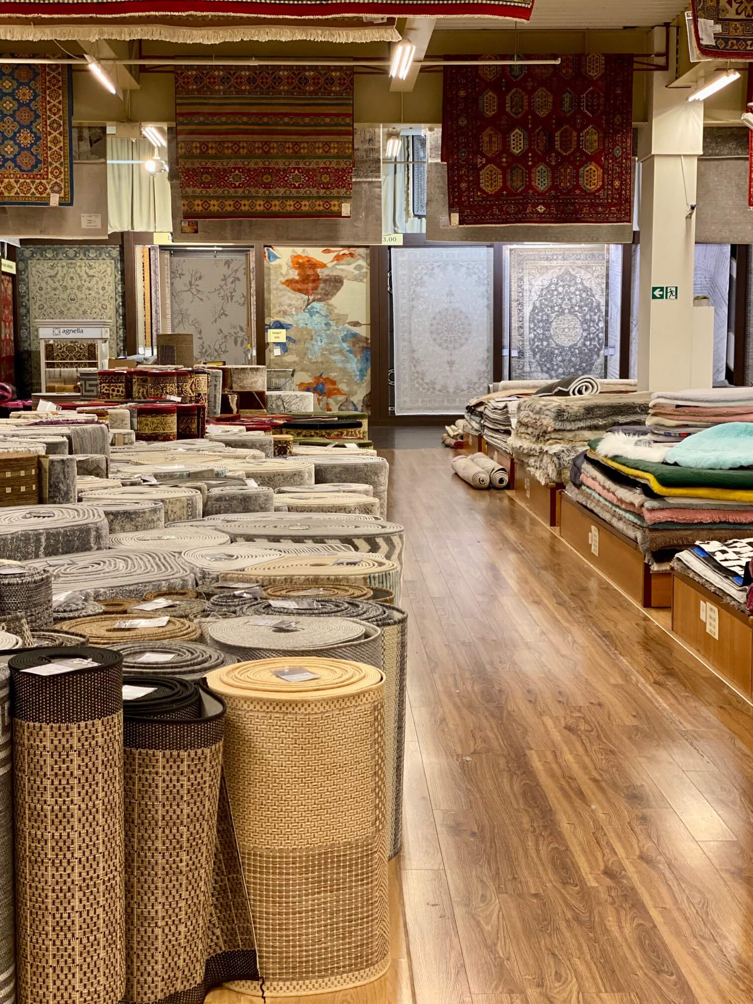 Wnętrze sklepu Dywany Witek w centrum wyposażenia wnętrz Witek Home